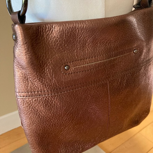 B Makowsky copper metallic crossbody bag - Picture 2 of 11